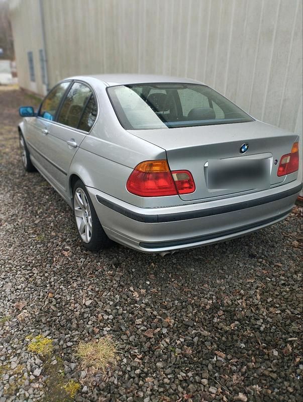 Gebraucht BMW 320 150 PS (110 kW) 1998 Silber Limousine