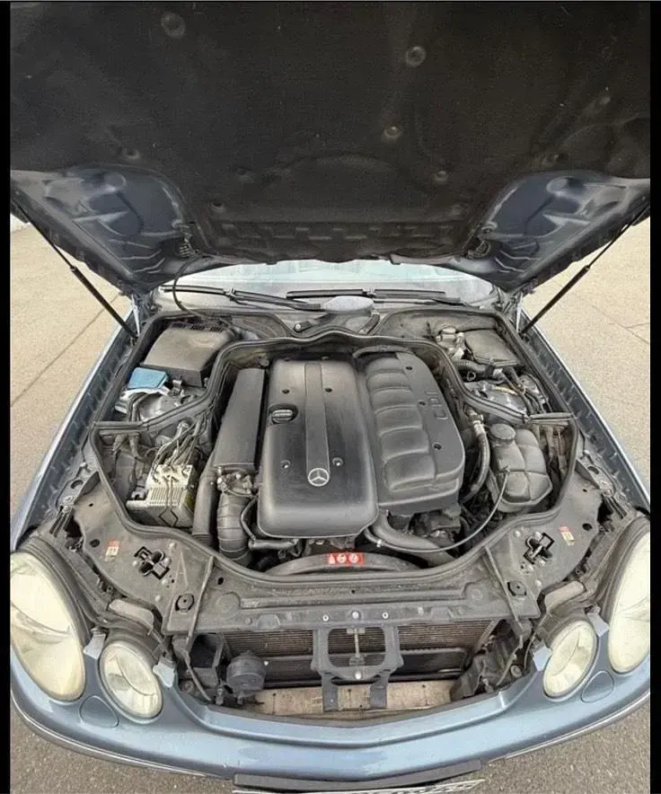 Gebraucht Mercedes E280 Avantgarde 177 PS (130 kW) 2004 Andere farben Limousine