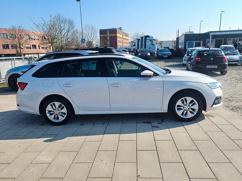 Second-hand Skoda Octavia Ambition 150 CP (110 kW) 2023 Alb Break