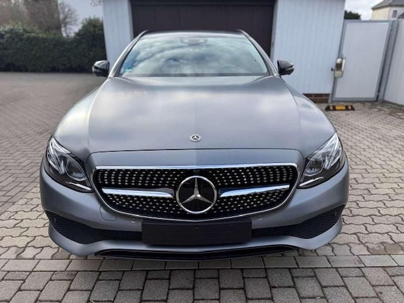 Gebraucht Mercedes E220 194 PS (142 kW) 2020 Grau Kombi