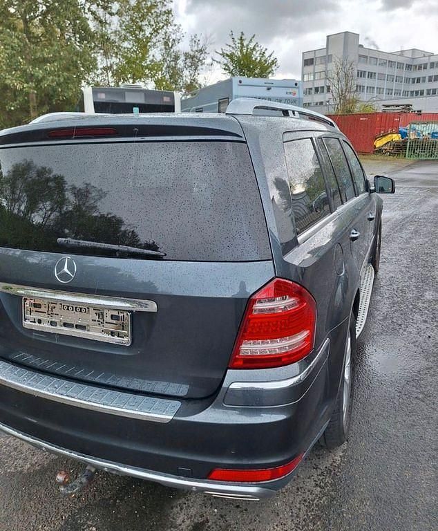 Schwarz Gebraucht 2012 Mercedes GL450 SUV | 19.900 € (Fairer Preis) - Bild 1/4
