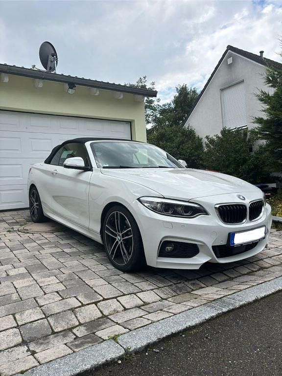 Weiß Gebraucht 2017 BMW 220 M Sport Cabrio | 22.800 € (Fairer Preis) - Bild 1/4