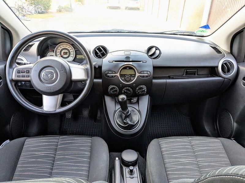 Second-hand Mazda 2 Edition 84 CP (61 kW) 2010 Argintiu Hatchback