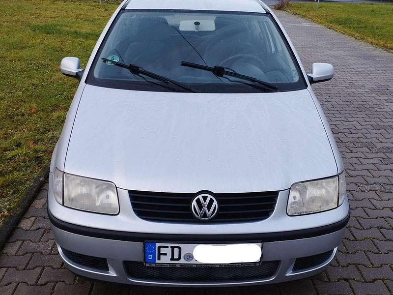 Gebraucht VW Polo 60 PS (44 kW) 2000 Silber Limousine