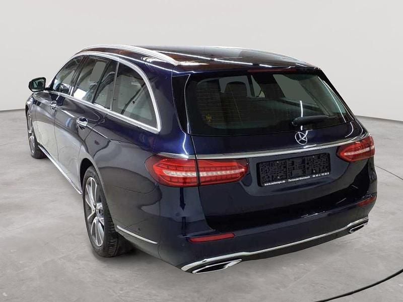 Gebraucht Mercedes E400 Avantgarde 330 PS (242 kW) 2022 Nautikblau metallic Kombi