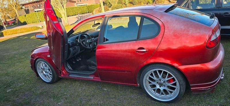 Rot Gebraucht 2003 Seat Leon Limousine | 6.500 € - Bild 1/4