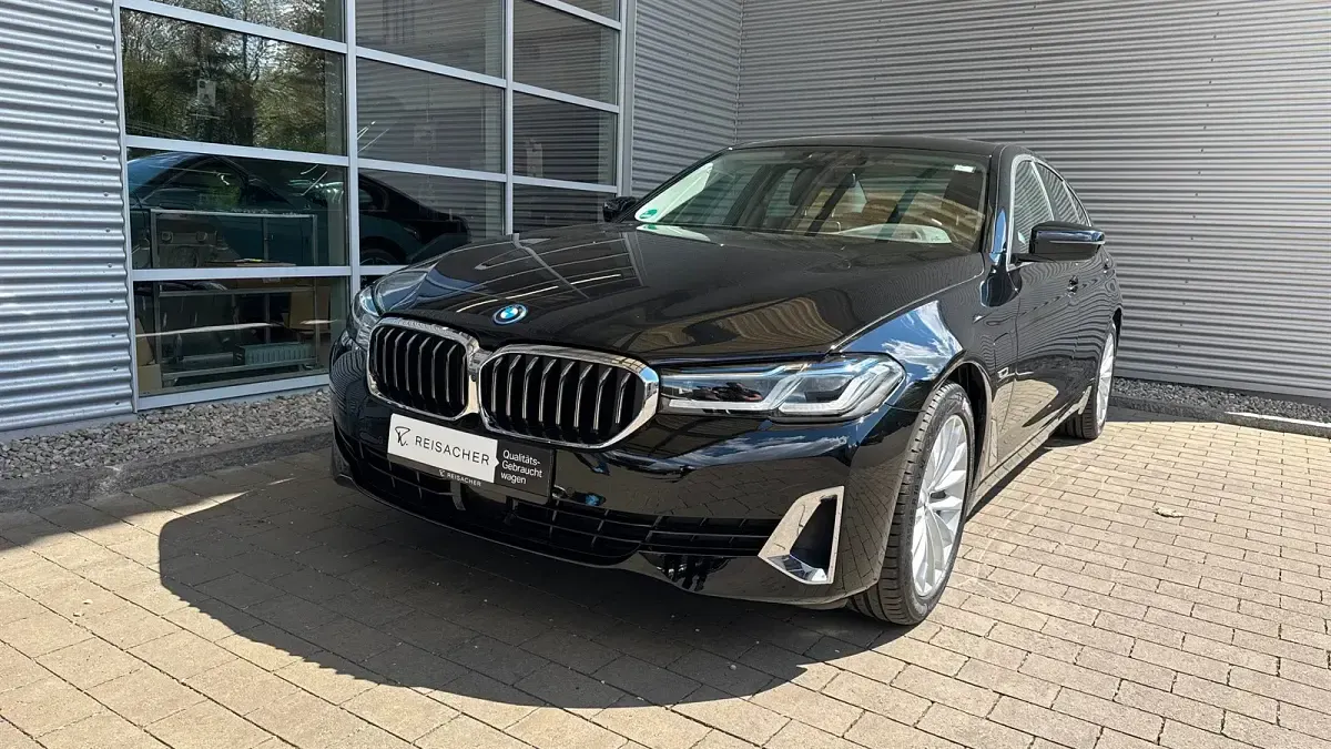 Second-hand BMW 520 Efficient Dynamics 163 CP (119 kW) 2022 Negru Berlinǎ