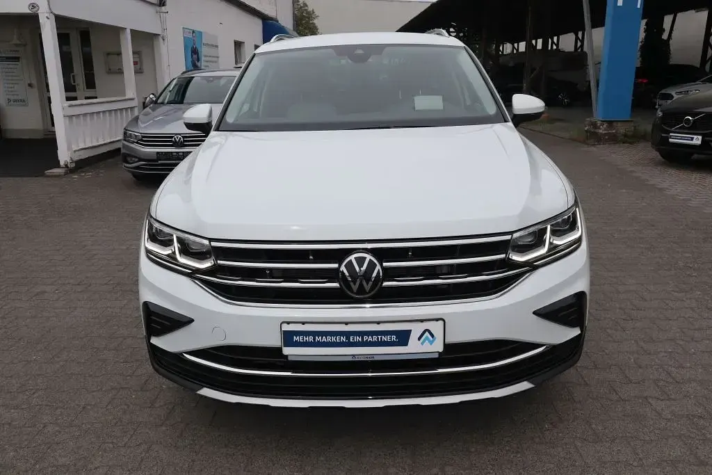 Gebraucht VW Tiguan Elegance 245 PS (180 kW) 2022 Pure white SUV