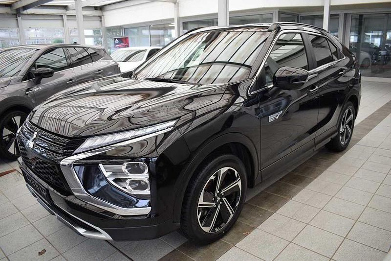 Schwarz Gebraucht 2021 Mitsubishi Eclipse Cross Intro Edition SUV | 22.890 € (Etwas zu teuer) - Bild 1/4