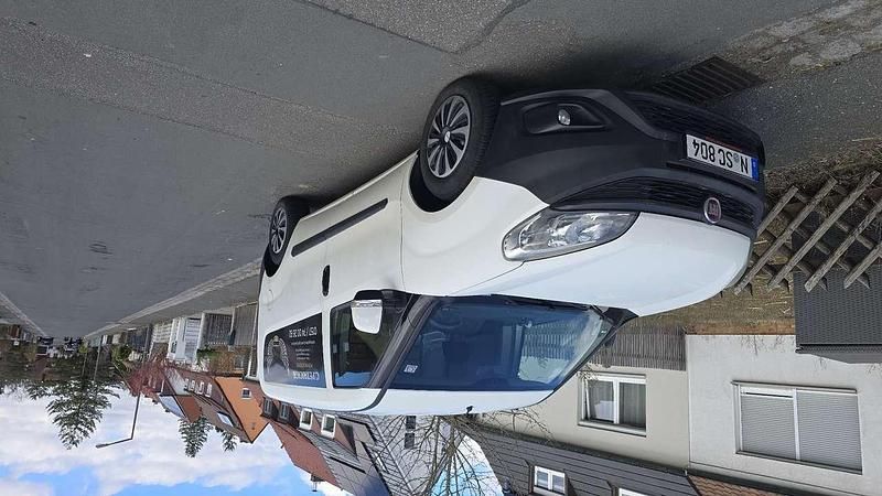 Weiß Gebraucht 2015 Fiat Doblò Van / Kleinbus | 6.999 € (Teuer) - Bild 1/4
