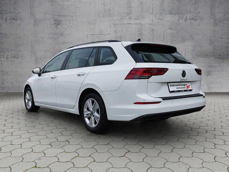 Gebraucht VW Golf VIII Life 150 PS (110 kW) 2022 Pure white Kombi
