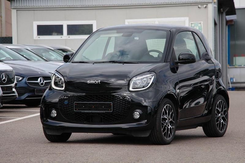 Schwarz Gebraucht 2024 Smart ForTwo Electric Drive Exclusive Coupé | 16.790 € (Fairer Preis) - Bild 1/4