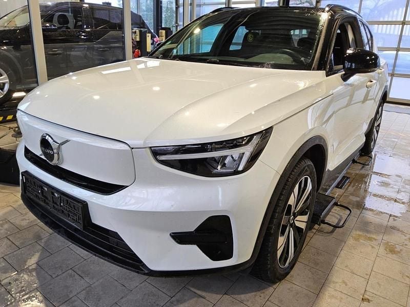 Gebraucht Volvo XC40 Core 169 kW (230 PS) 2023 Weiß crystal white / metallic SUV