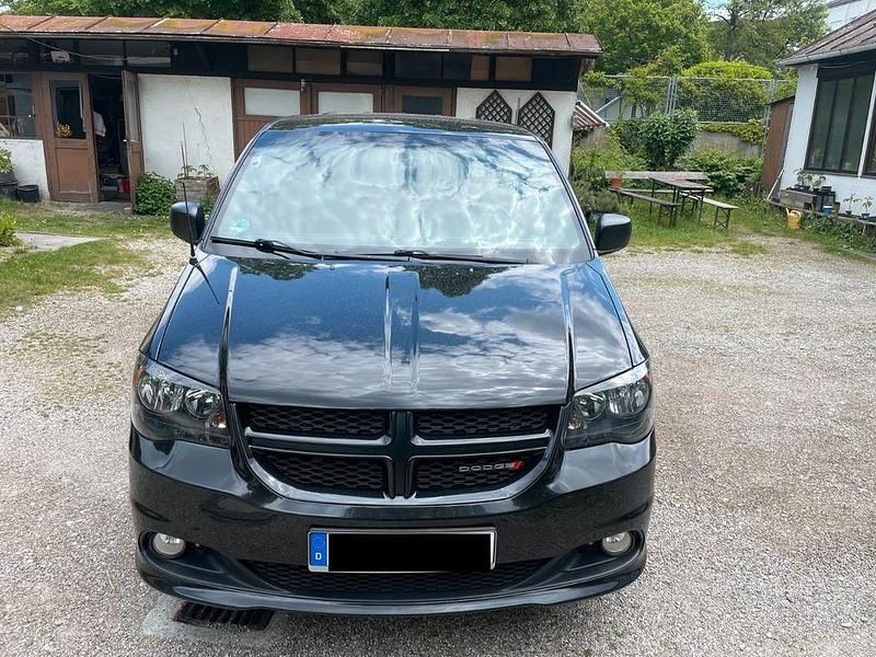 Schwarz Gebraucht 2015 Dodge Grand Caravan Van / Kleinbus | 15.500 € (Fairer Preis) - Bild 1/4