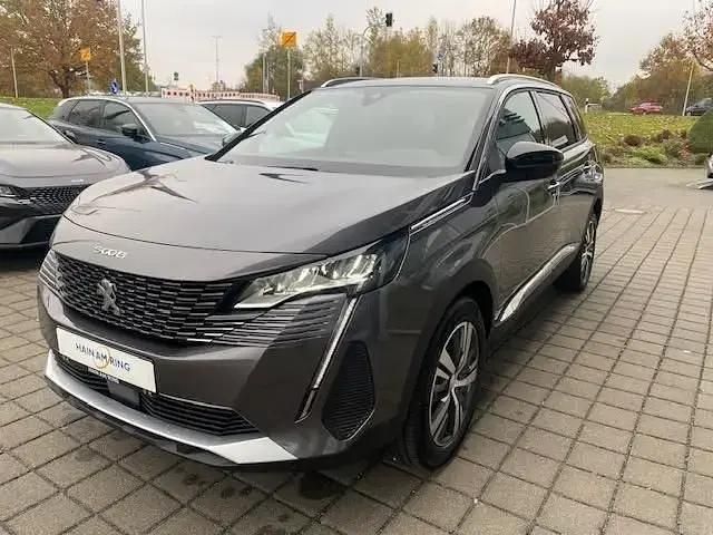 Grau Gebraucht 2024 Peugeot 5008 Allure Van / Kleinbus | 34.980 € (Fairer Preis) - Bild 1/4