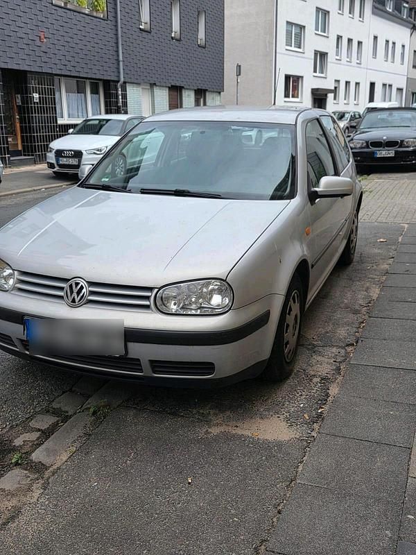 Silber Gebraucht 1998 VW Golf IV Kleinwagen | 748 € (Superpreis) - Bild 1/4