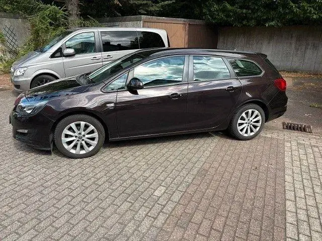 Gebraucht Opel Astra Energy 140 PS (102 kW) 2014 Braun Kombi