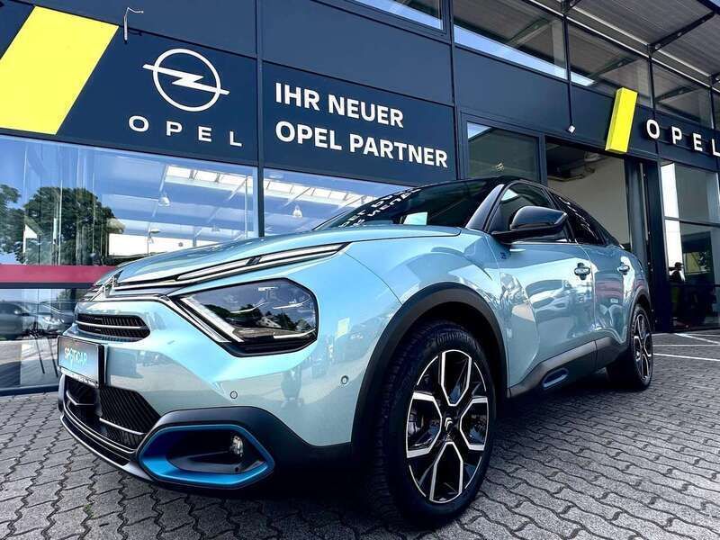 Hell blau metallic Gebraucht 2023 Citroën e-C4 Shine Limousine | 19.990 € (Guter Preis) - Bild 1/4