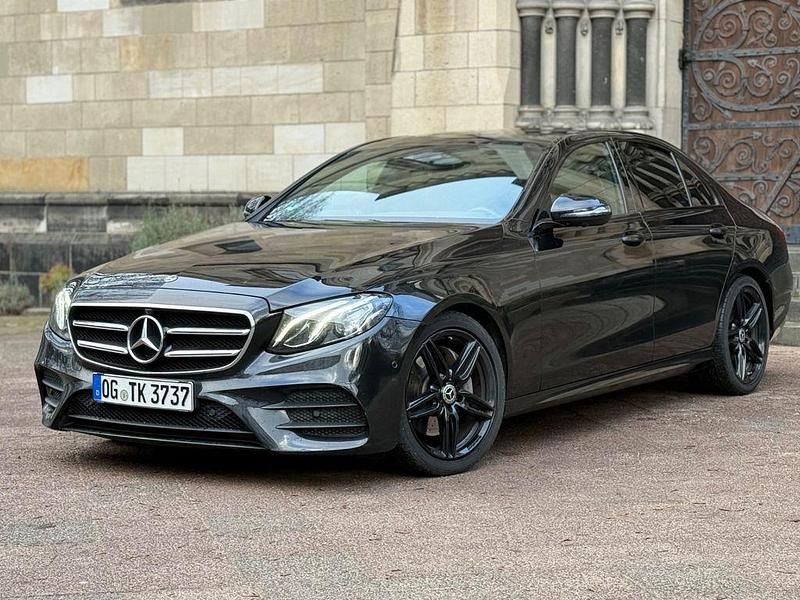 Gebraucht Mercedes E220 AMG line 194 PS (142 kW) 2019 Schwarz Limousine