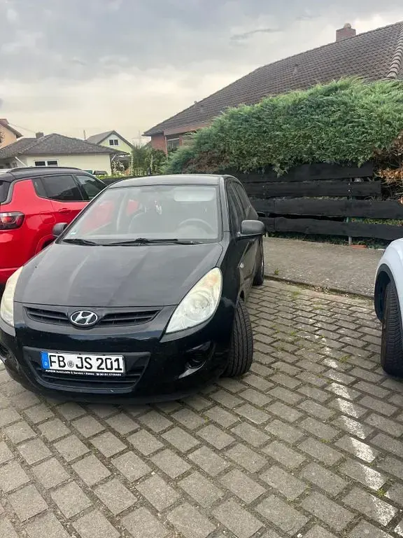 Gebraucht Hyundai i20 Classic 77 PS (56 kW) 2009 Schwarz Kleinwagen