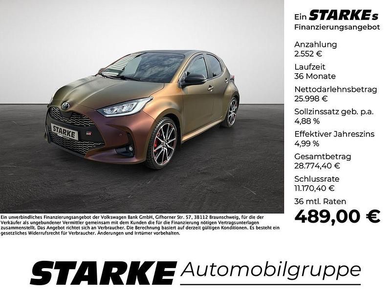 Silber Gebraucht 2023 Toyota Yaris Hybrid Sport Limousine | 28.550 € - Bild 1/4