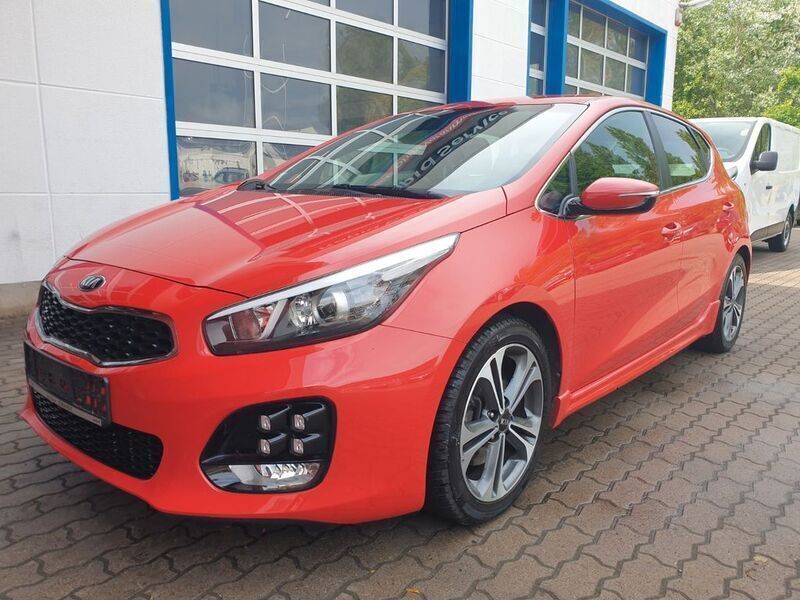Rot Gebraucht 2015 Kia Ceed GT GT-Line Limousine | 12.990 € (Teuer) - Bild 1/4