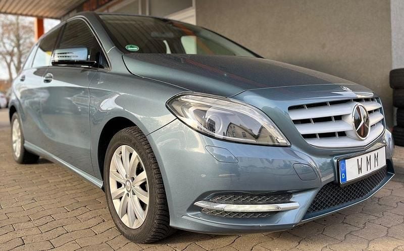 Gebraucht Mercedes B180 109 PS (80 kW) 2012 Blau Van / Kleinbus