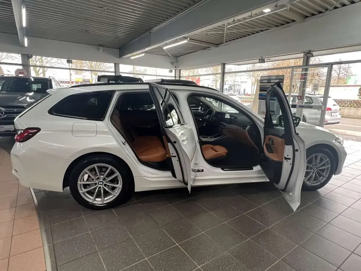 Gebraucht BMW 318 Sport Line 150 PS (110 kW) 2022 Mineralweiss Kombi