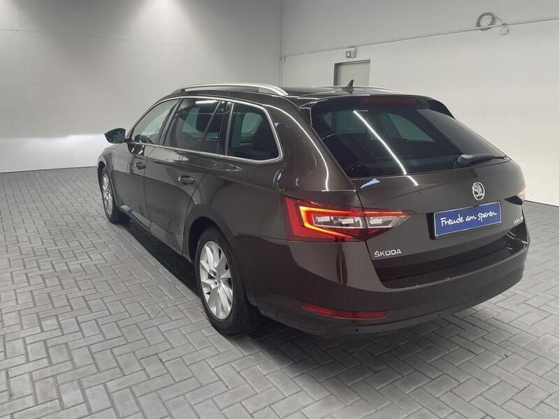 Gebraucht Skoda Superb Style 190 PS (139 kW) 2017 Braun (magneticbraunmet.) Kombi