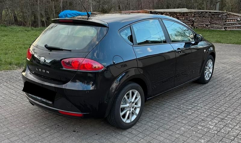 Usata Seat Leon 125 CV (91 kW) 2011 Nero Utilitaria