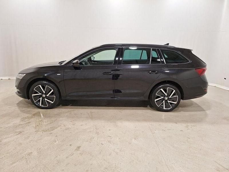 Gebraucht Skoda Octavia Clever 150 PS (110 kW) 2022 Schwarzmagic perleffekt Kombi