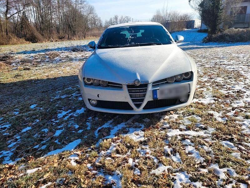 Weiß Gebraucht 2011 Alfa Romeo 159 Kombi | 3.500 € (Fairer Preis) - Bild 1/4