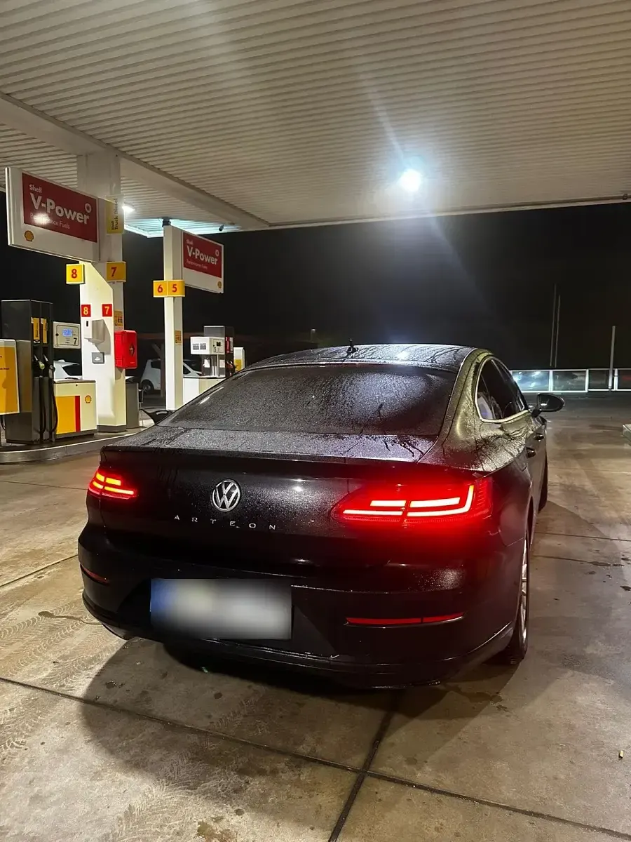Usata VW Arteon 150 CV (110 kW) 2018 Nero Utilitaria