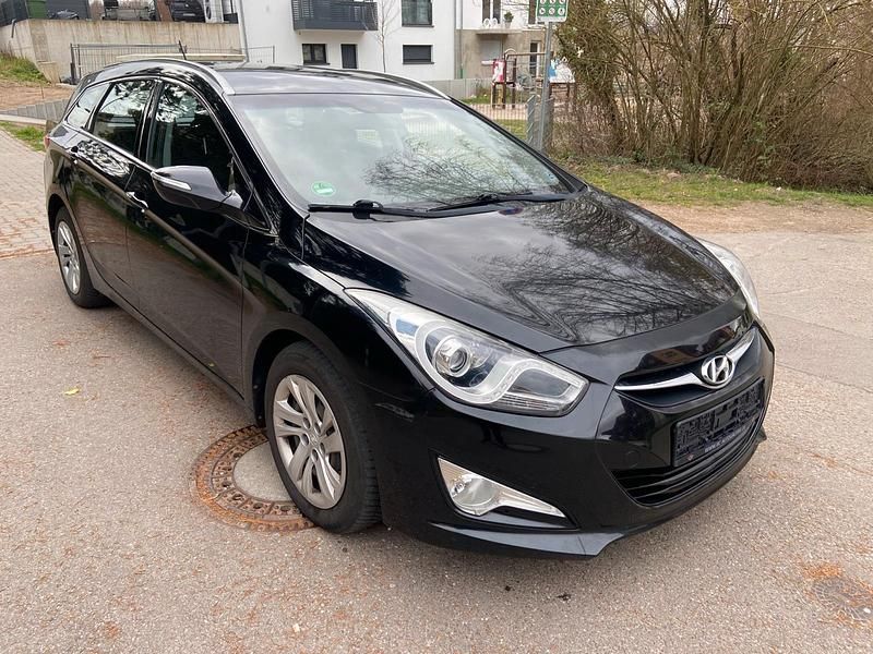 Gebraucht Hyundai i40 134 PS (98 kW) 2012 Schwarz Kombi