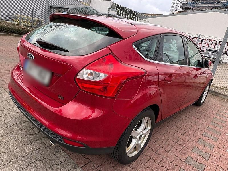 Gebraucht Ford Focus Titanium 182 PS (133 kW) 2011 Rot Limousine