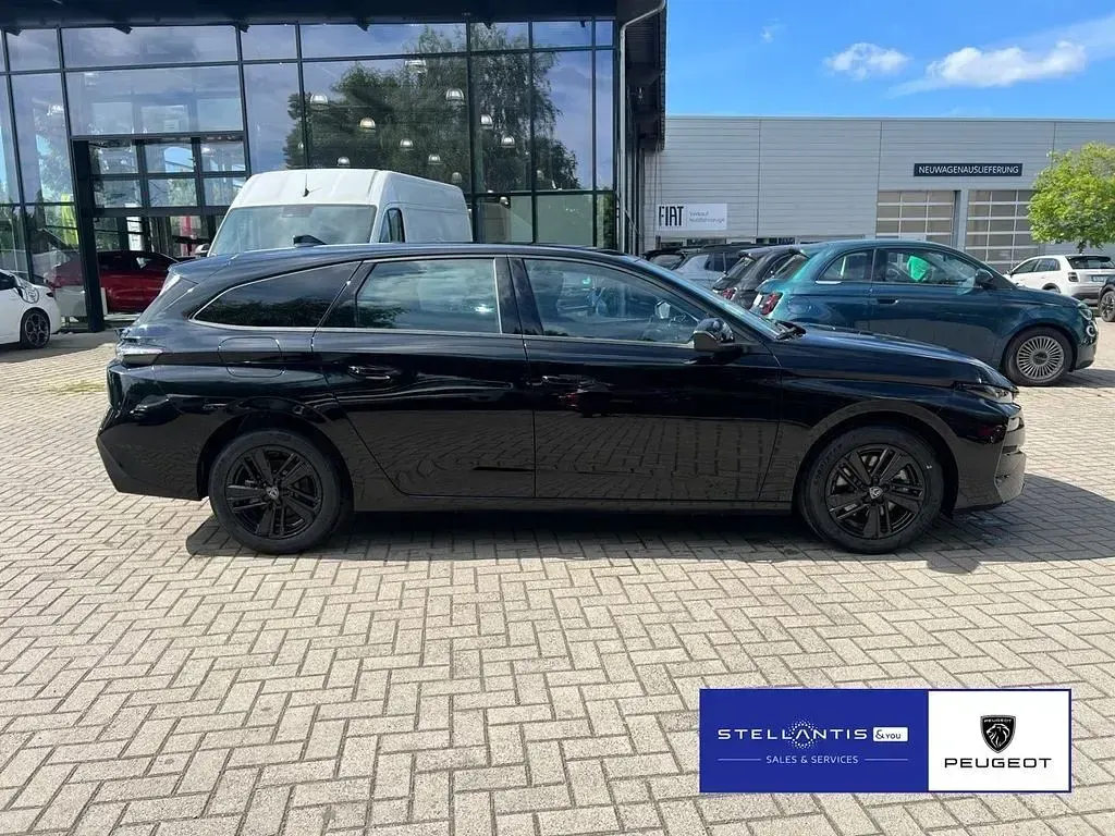 Neu Peugeot 308 SW Style 131 PS (96 kW) 2026 Schwarz Kombi