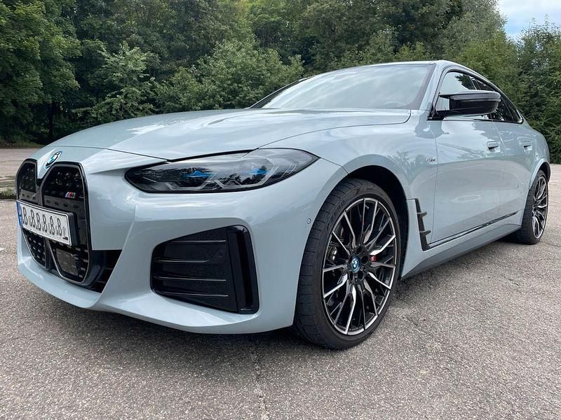 Grau Gebraucht 2024 BMW i4 Sport Line Limousine | 55.900 € (Fairer Preis) - Bild 1/4