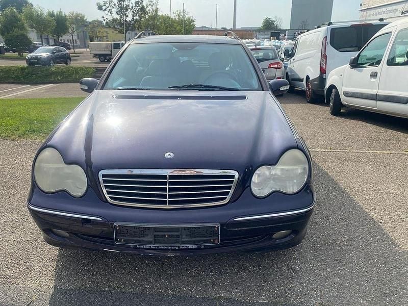 Violett Gebraucht 2002 Mercedes C270 Avantgarde Limousine | 2.590 € (Fairer Preis) - Bild 1/4