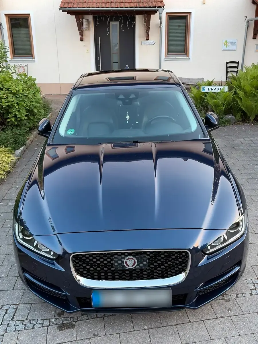 Gebraucht Jaguar XE Portfolio 180 PS (132 kW) 2018 Blau Limousine