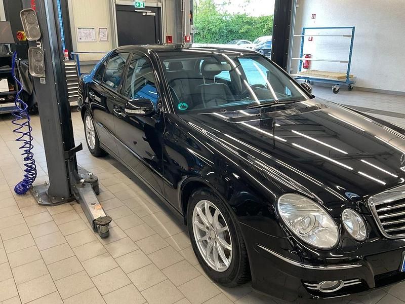 Gebraucht Mercedes E300 Avantgarde 211 PS (155 kW) 2008 Schwarz Limousine