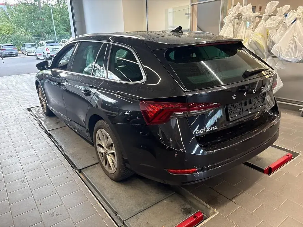 Gebraucht Skoda Octavia First Edition 110 PS (80 kW) 2021 Schwarz Kombi