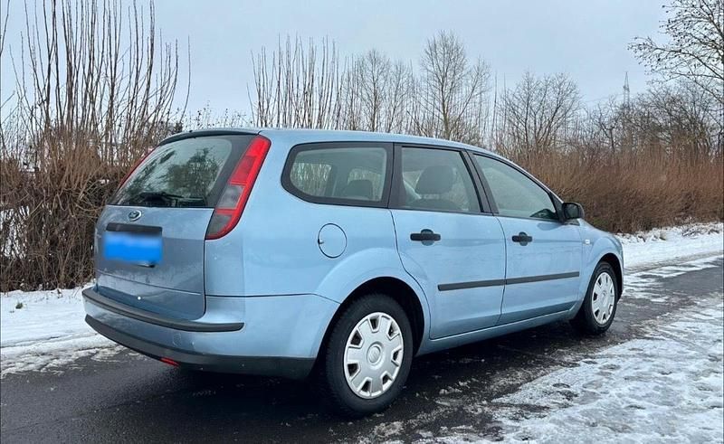 Używany Ford Focus 101 KM (74 kW) 2005 Niebieski Kombi