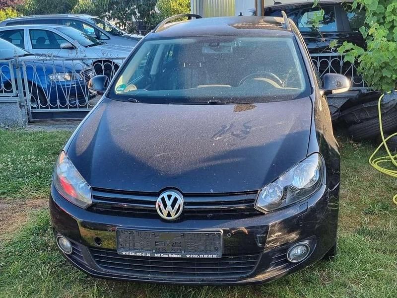 Gebraucht VW Golf VII Match 105 PS (77 kW) 2012 Deep black perleffekt Kombi