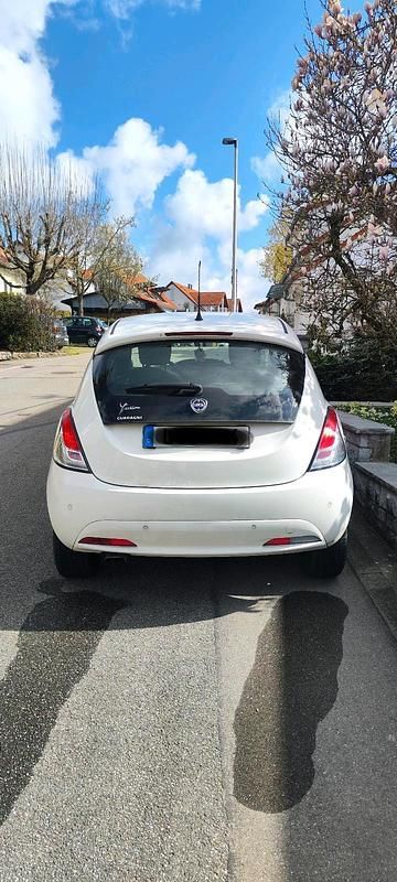 Gebraucht Lancia Ypsilon Silver 69 PS (50 kW) 2016 Weiß Kleinwagen