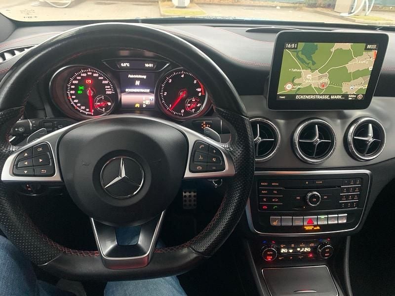 Gebraucht Mercedes CLA220 AMG line 177 PS (130 kW) 2016 Schwarz Limousine