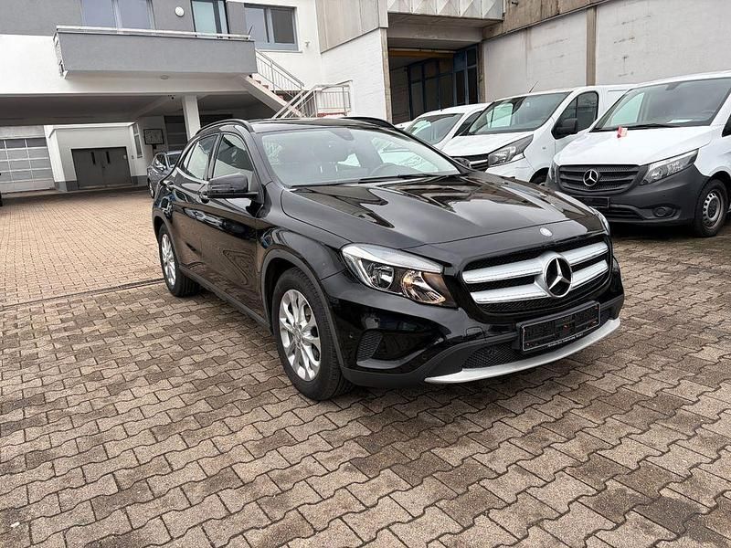 Gebraucht Mercedes GLA180 Urban 122 PS (89 kW) 2015 Schwarz SUV