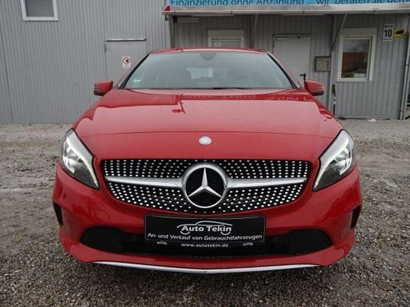 Gebraucht Mercedes A160 102 PS (75 kW) 2016 Jupiterrot Limousine