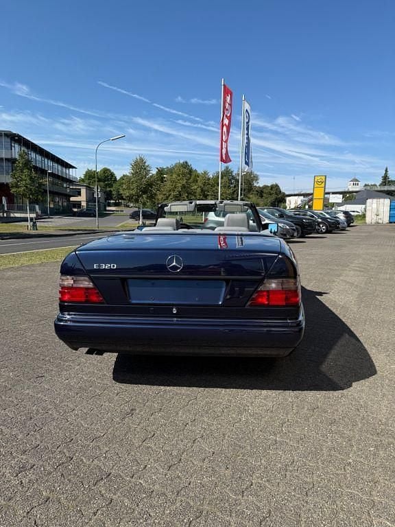 Gebraucht Mercedes E320 220 PS (161 kW) 1997 Blau Coupé