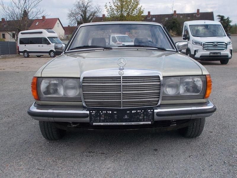Gebraucht Mercedes 280 185 PS (136 kW) 1984 Grün Coupé