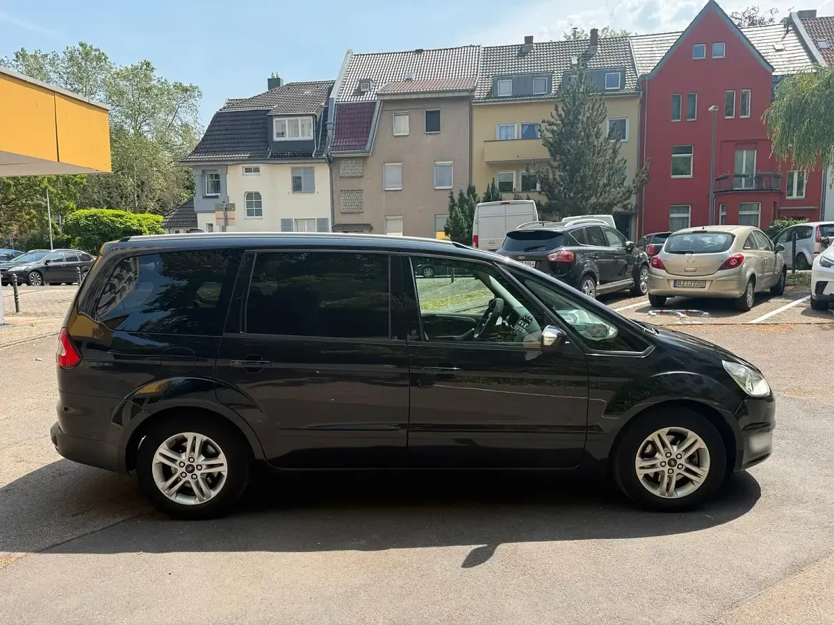 Gebraucht Ford Galaxy 140 PS (102 kW) 2012 Schwarz Van / Kleinbus